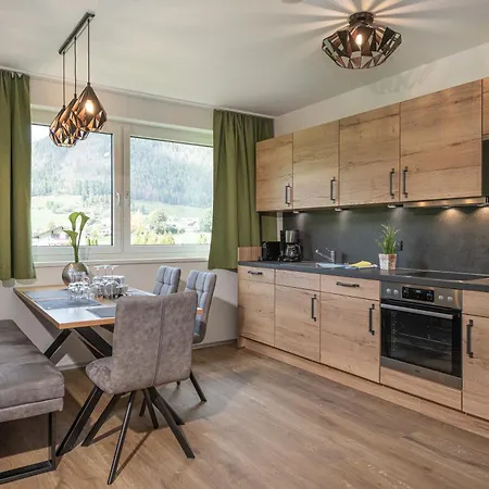 Alpenparks Montana מלון דירות 4*